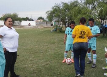 Candidata del PRD se compromete con deportistas nigropetenses