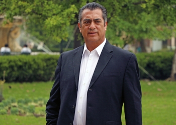 “El Bronco” llama a dignificar la labor de los maestros de México