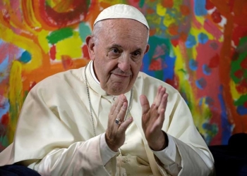 ‘Dios te hizo así’, dice papa Francisco a homosexual