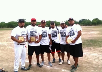 Reconocen a lo mejor del softbol