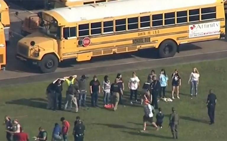 Suman 10 muertos en escuela de Texas; reportan explosivos en los alrededores