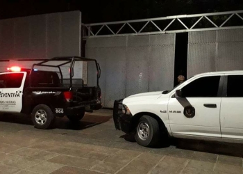 Roban en plantel educativo