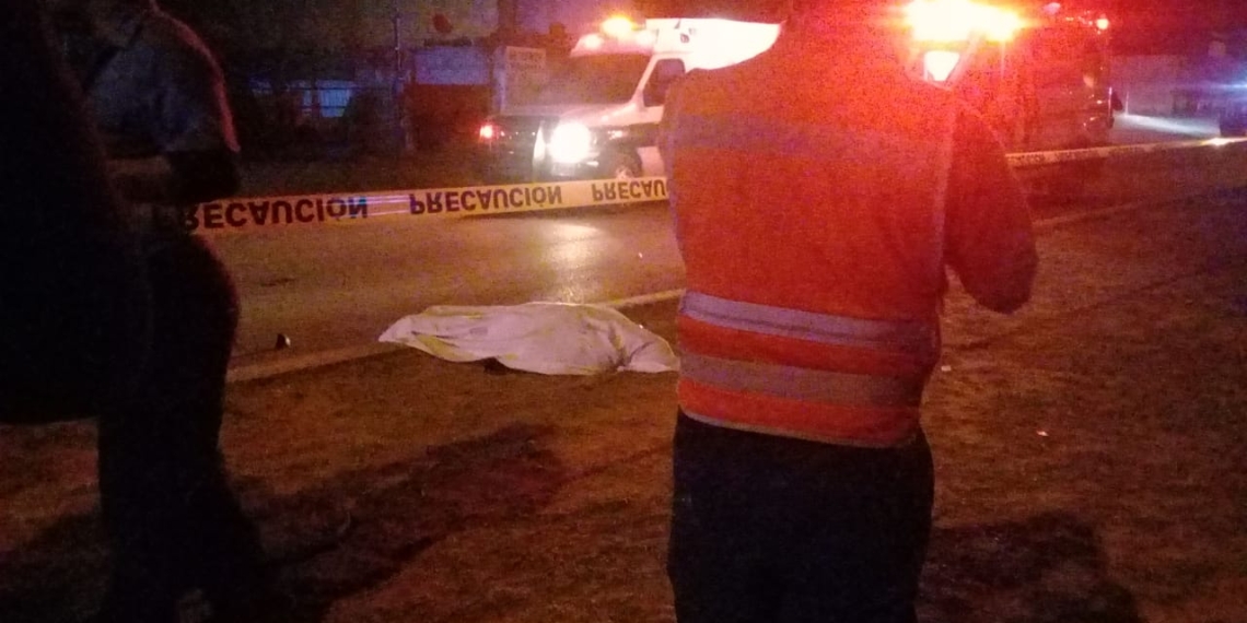 Muere voceador tras ser arrollado por un vehículo