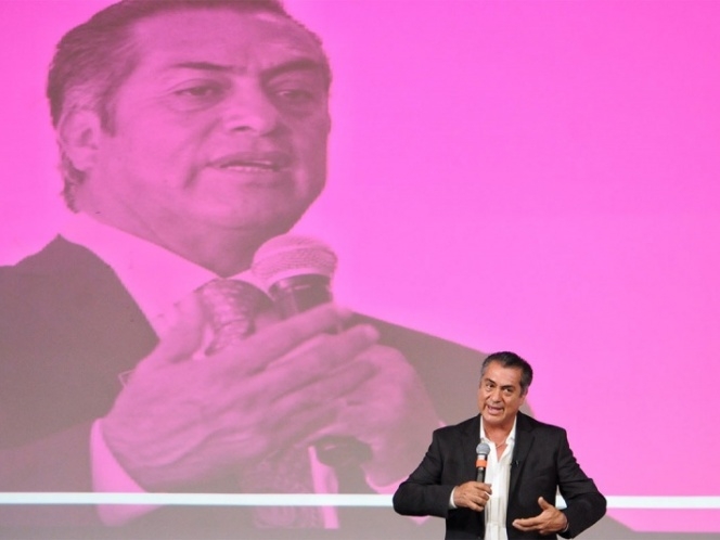 Presentan iniciativa de ‘mochar manos’ propuesta de ‘El Bronco’