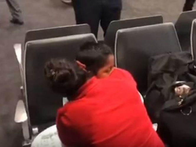 Niño y madre se reúnen tras haber sido separados por política ‘tolerancia cero’