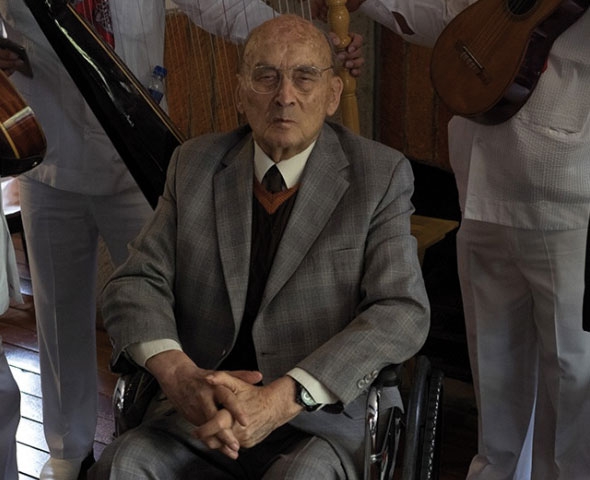 Hospitalizan al expresidente Luis Echeverría