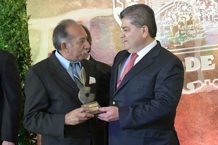 Galardonan a dos periodistas de ContraPunto