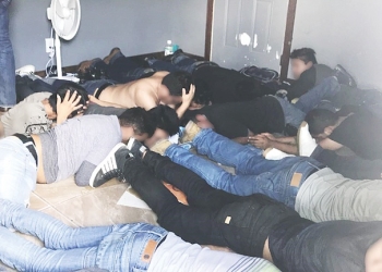 Encuentran a 62 indocumentados en una vivienda