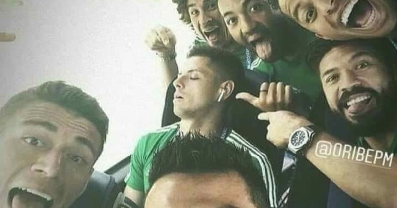 Jugadores del TRI trollean al Chicharito