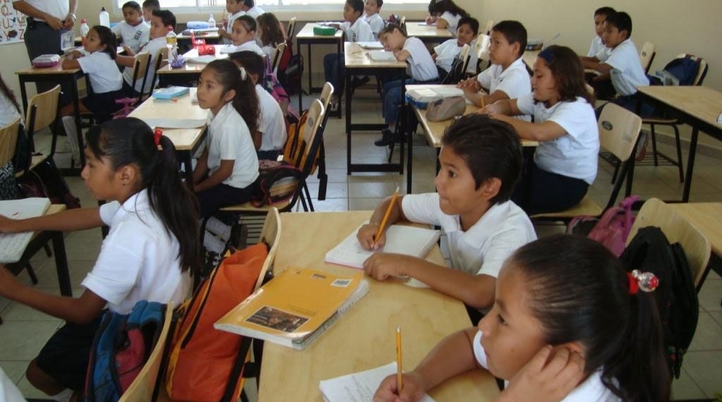 Escuelas con calendario de 185 días tendrán que ampliar horario