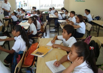 Escuelas con calendario de 185 días tendrán que ampliar horario