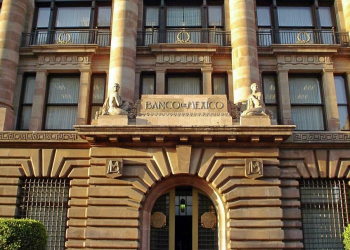 Advierte el Banxico de riesgo económico