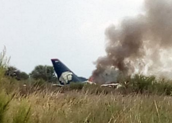 Se desploma avión de Aeroméxico en aeropuerto de Durango
