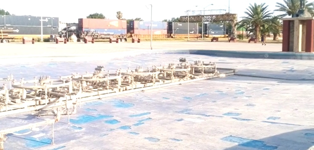 Fuente de Plaza de Culturas en el abandono