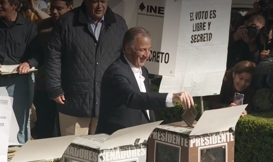 José Antonio Meade emite su voto