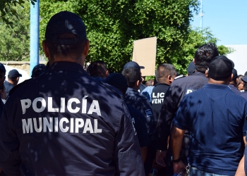 Policías reciben adiestramiento