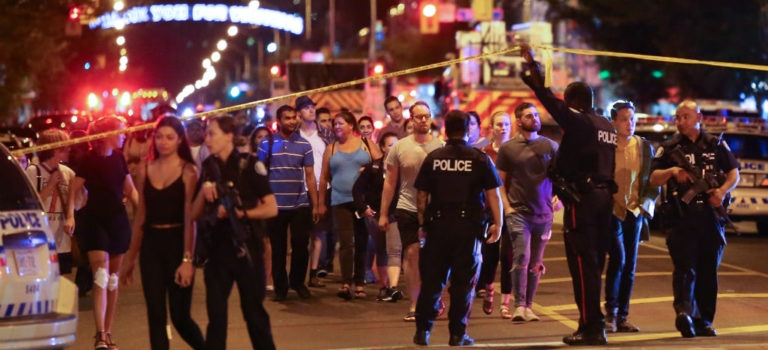 Tiroteo en Toronto deja al menos tres muertos y 12 heridos