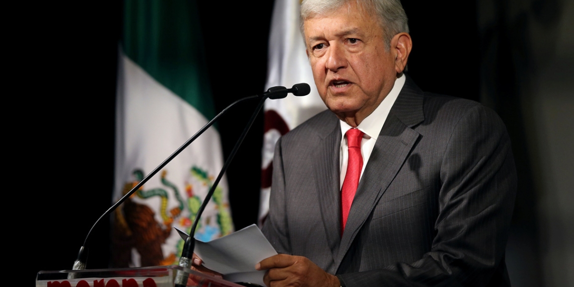AMLO reducirá salarios a empleados de gobierno