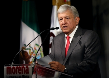 AMLO reducirá salarios a empleados de gobierno