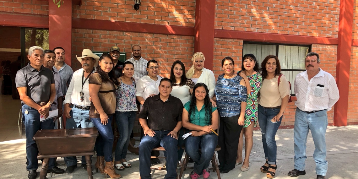 Clausuran cursos de carpintería y comida saludable en el DIF