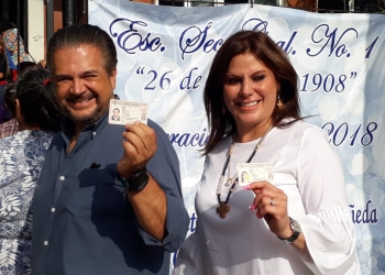 Lenin Pérez emite su voto; esperará resultados en Acuña