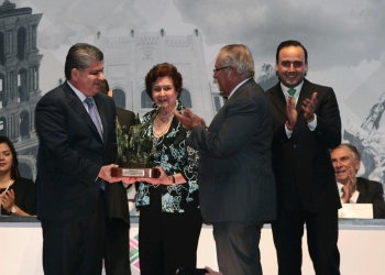 Entregan gobernador y alcalde la presea Saltillo