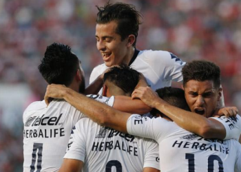 Pumas inicia con el pie derecho