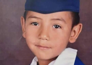 Hallan muerto a niño que abuela mandó a la tienda