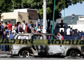 Los acusaron de robar niños, los golpearon y los quemaron vivos