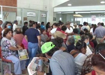 Mata influenza a bebé y adulto mayor