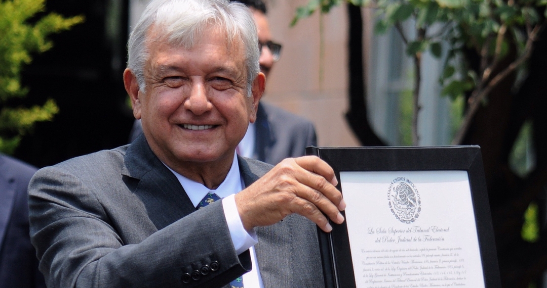 Recibe AMLO constancia de presidente electo