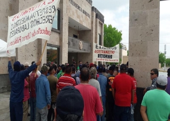 Municipio resuelve a trabajadores pago de bonos atrasados