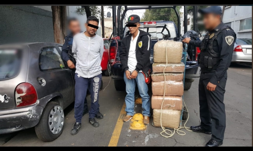 Paseaban por las calles con 60 kg de mariguana en un ‘diablito’