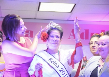 Corona alcaldesa a Reina del Adulto Mayor 2018