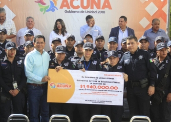 Policías de Acuña reciben estímulo económico