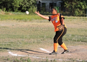 Arranca liga de softbol femenil