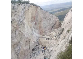 Mueren cinco personas por derrumbe en mina