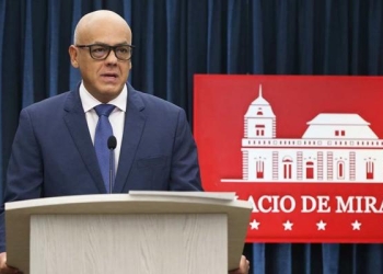 Caen 6 presuntos implicados en el atentado contra Maduro