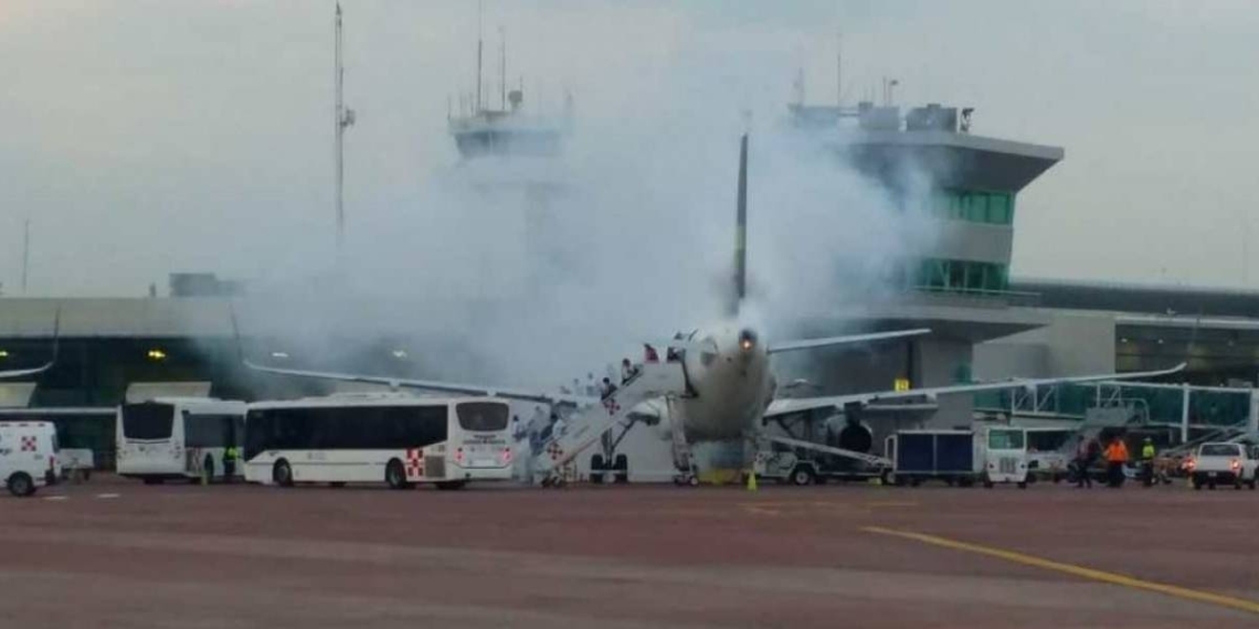Volaris evacua tripulación tras incendio de un avión en Guadalajara