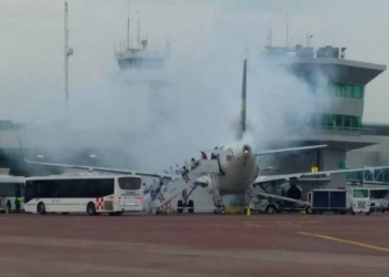 Volaris evacua tripulación tras incendio de un avión en Guadalajara