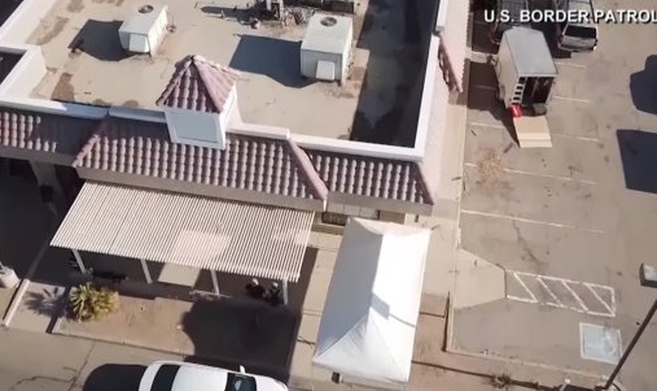 Descubren túnel fronterizo en restaurante abandonado en Arizona