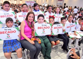 Entregan apoyos de “Beca Fuerte