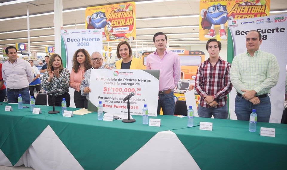 Se benefician estudiantes con “Beca Fuerte”