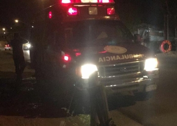 Acuchillan a una joven en el cuello
