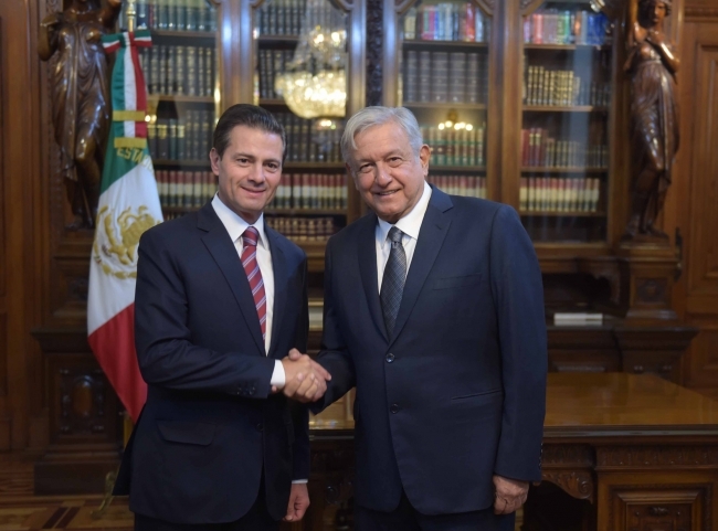Se reúnen Peña Nieto y López Obrador en Palacio Nacional