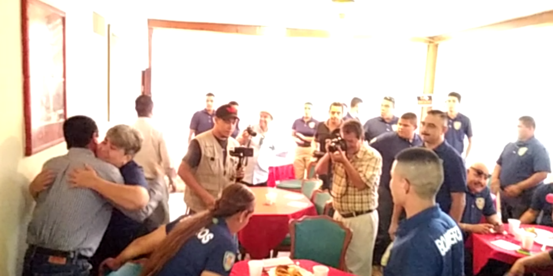 Celebran el día del bombero con misa y desayuno