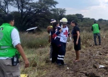 ‘Solo el piloto está grave, pero estable’: gobernador de Durango