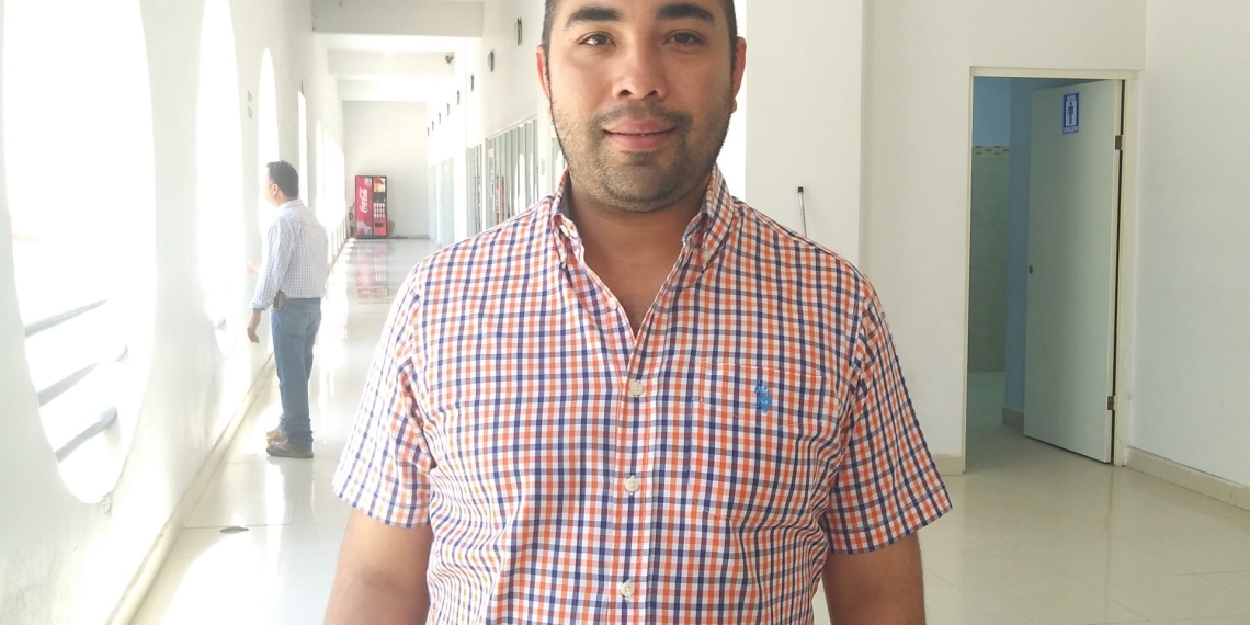 Funcionarios apoyan en este regreso a clases
