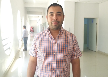 Funcionarios apoyan en este regreso a clases