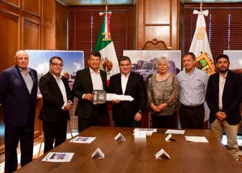 Entregan tres camiones recolectores a Coahuila